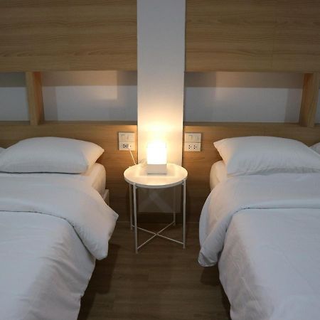 Boon Street Hostel Bangkok Dış mekan fotoğraf