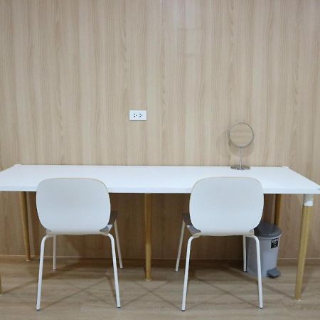 Boon Street Hostel Bangkok Dış mekan fotoğraf