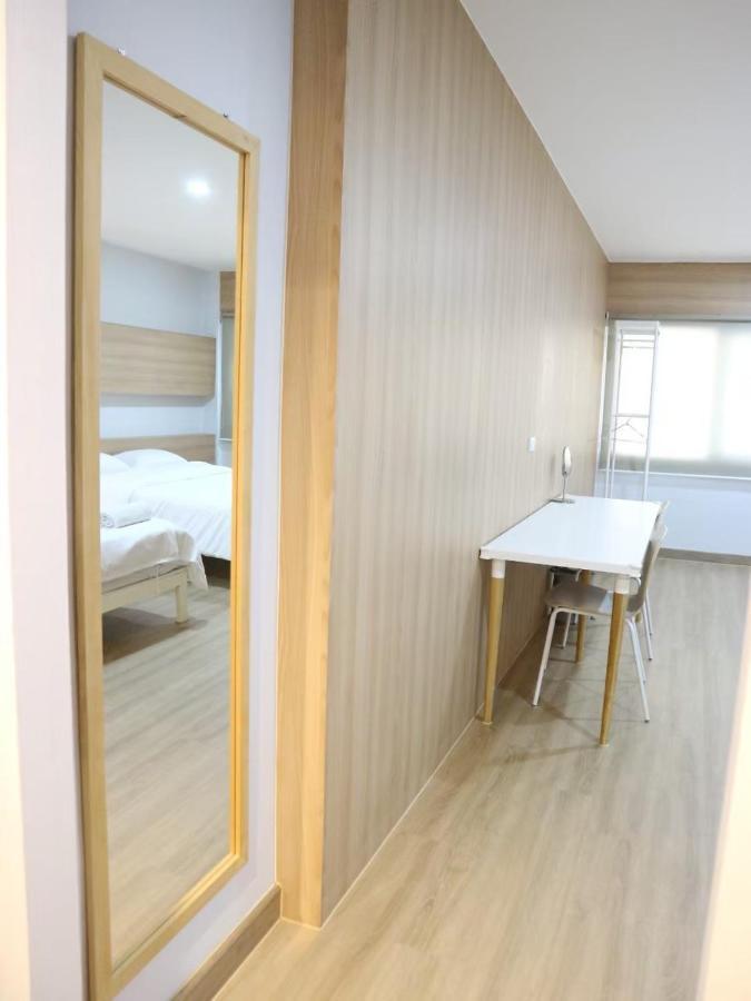 Boon Street Hostel Bangkok Dış mekan fotoğraf